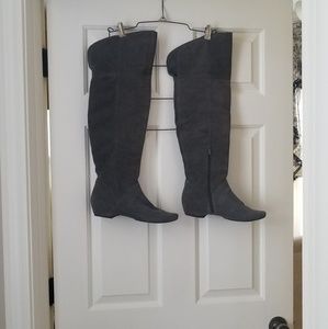 KENNETH COLE REACTION GRAY SUEDE BOOTS